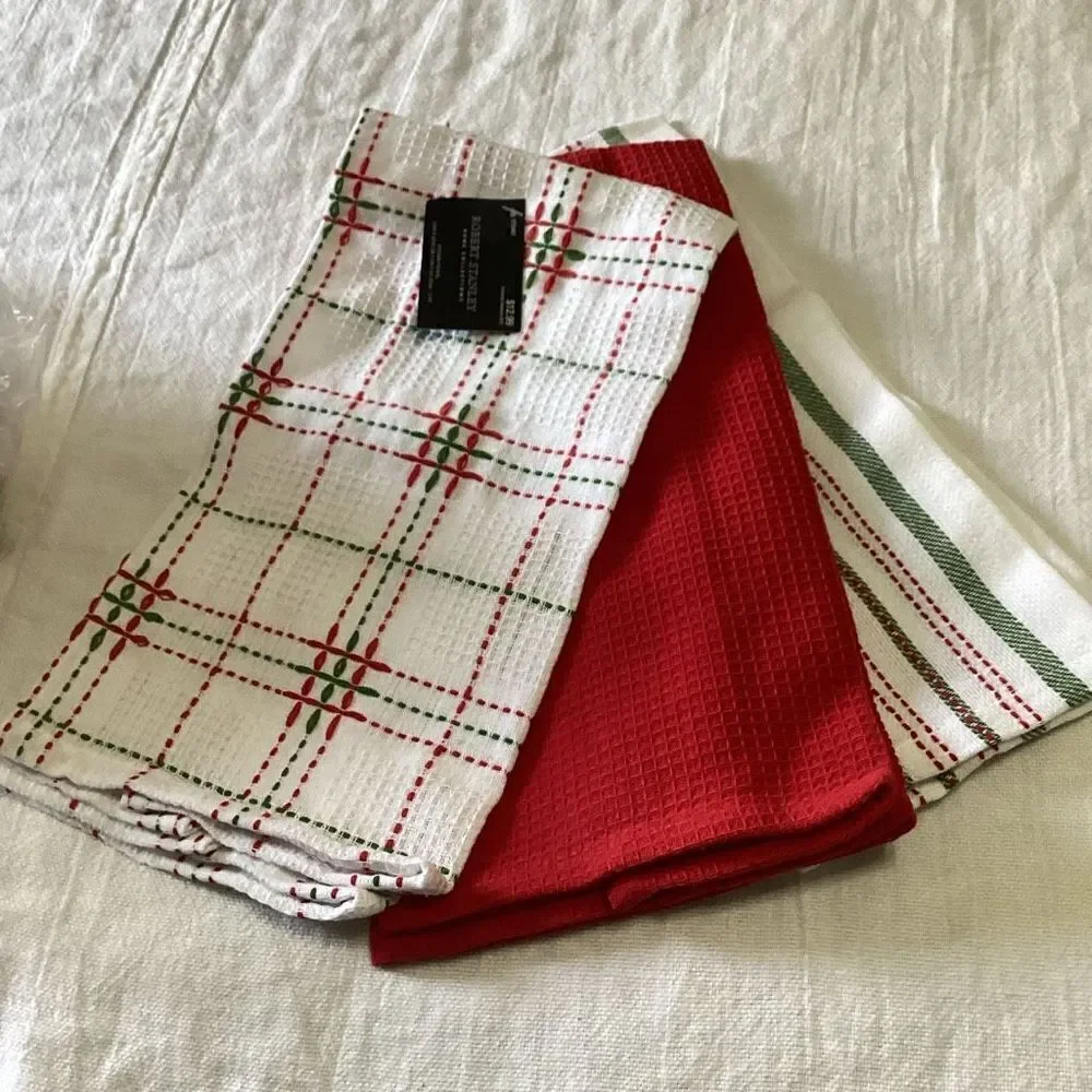 Holiday Elf Measuring Cup & Measuring Spoons Set with 3 Robert Stanley Towels